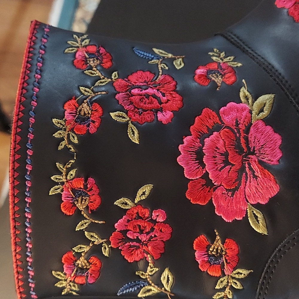 Farm Rio Rose Embroidered lug sole boots black and pink floral size 7.5 - Picture 10 of 14